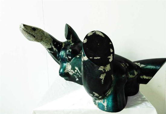 张齐努雕塑作品《水乳交融》
