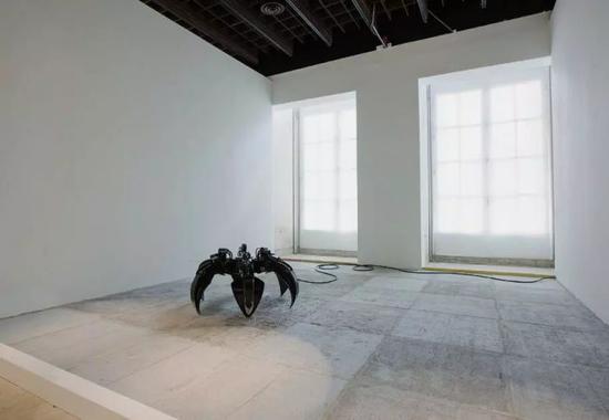 阿尔坎杰罗·萨索利诺（Arcangelo Sassolino），《无题》（Untitled），2006-2016年，尺寸可变