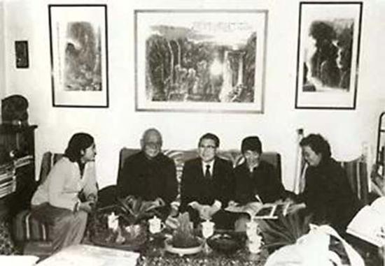 1980 年代、李可染画室‘师牛堂’,中间为平山郁夫先生