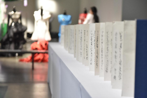 展览作品《失语——抄经计划(二)》程晓芳 装置 中国美术学院