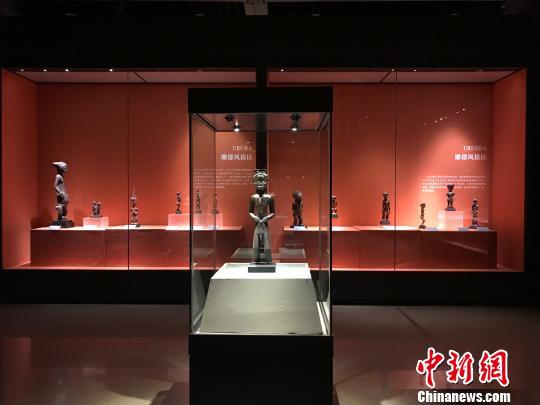 图为“走进非洲——中非珍品雕像艺术展”展品。　钟旖 摄