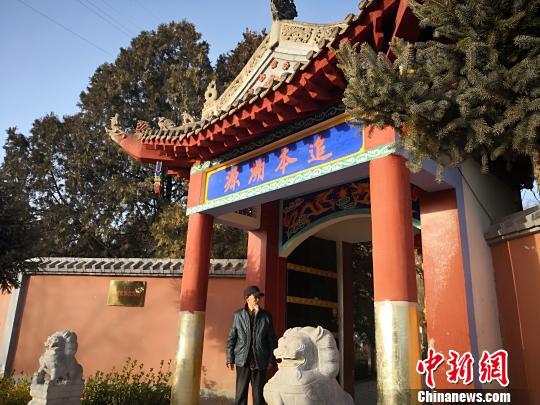 和完颜元贵一样，世代守陵人都会经常来此祭拜先祖。 魏建军 摄