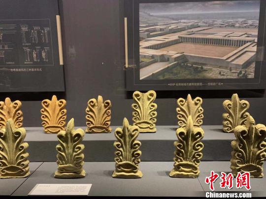 阿伊·哈努姆的建筑装饰。 鲁毅 摄