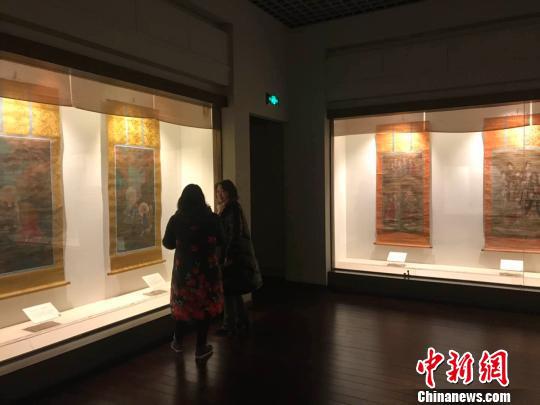 82件明清时期水陆画18日在山西博物院展出。　胡健 摄