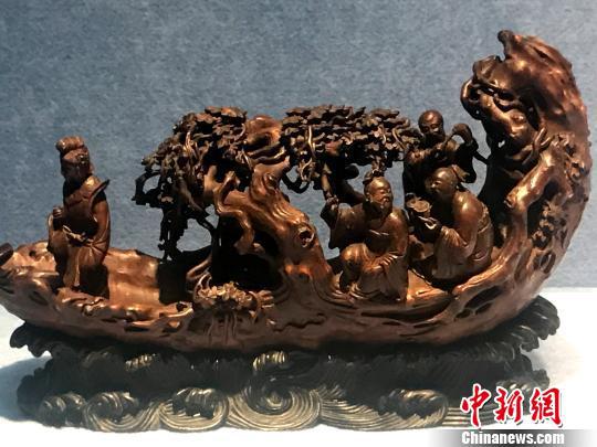 图为清代竹根雕人物乘船,代表了清代扬州竹雕工艺的高水平。 崔佳明 摄
