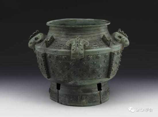 ▲ 四羊首瓿,商代晚期,14.24kg,上海博物馆藏