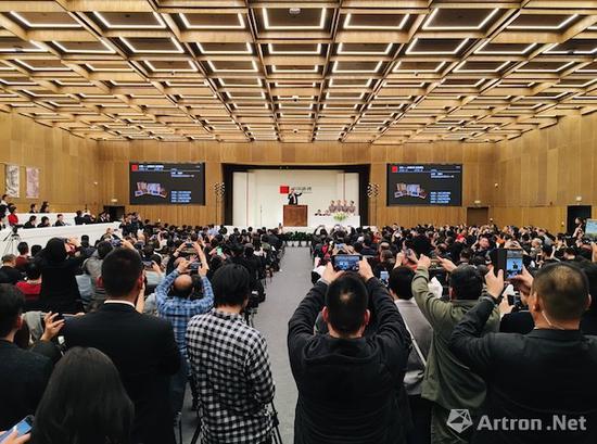 中国嘉德2018年秋拍大观之夜“安思远藏善本碑帖十一种”落槌瞬间