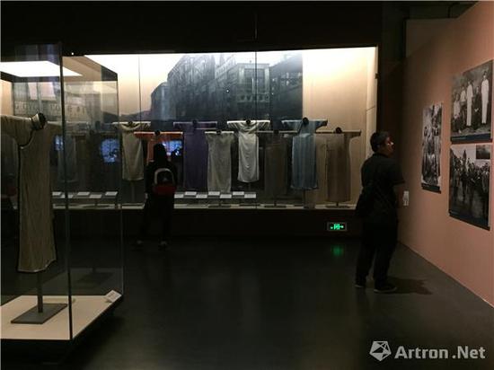 “百年时尚:香港长衫故事”展览现场