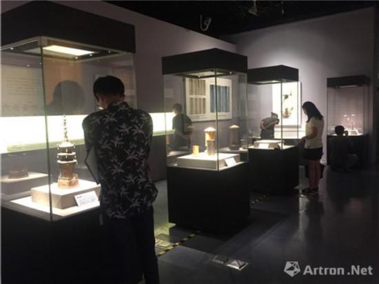 “物华天宝:朝阳北塔出土文物精品展”现场