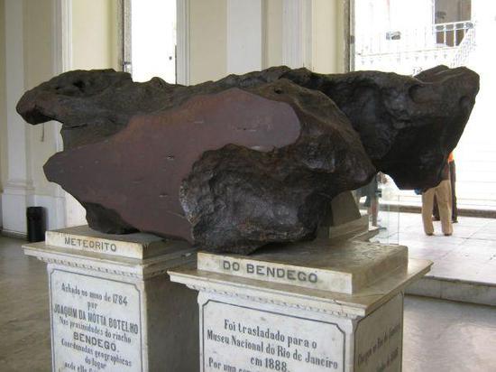 著名的“本德戈”陨石被保存下来（图片来自英国《卫报》网站）