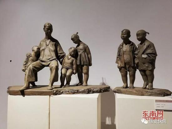 2018年中国大学生雕塑作品《留守儿童》。东南网记者林杰 摄