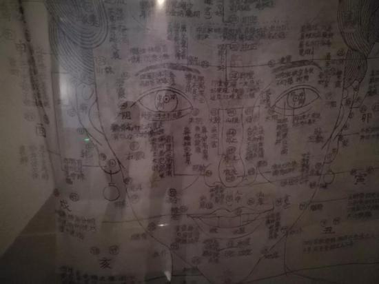 石冰 《失联》 欧根纱布 150x300cm(每幅,共十张) 2018