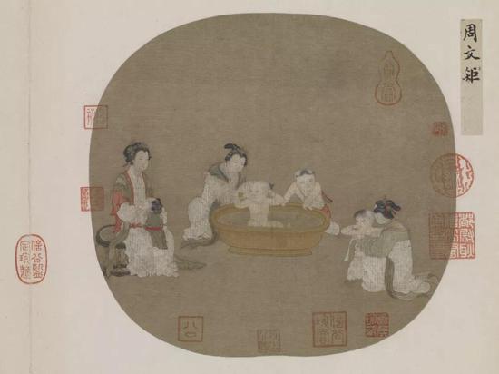 周文矩 浴婴仕女图 团扇(南宋画) 23 x 24.5 cm