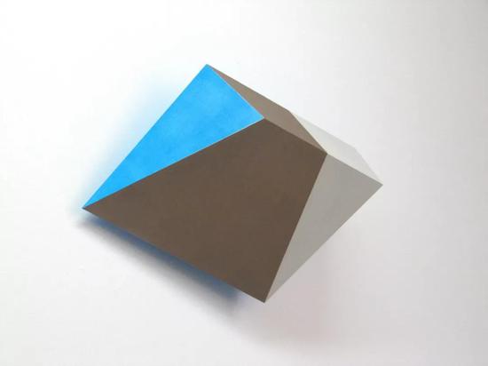 Foton （Golden Edge） II， 25x21x14cm，cmacrylic and reflective paint on zinc锌上反光漆和丙烯，2012