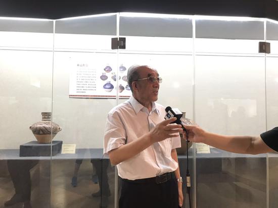 王志安先生接受中央电视台书画频道采访