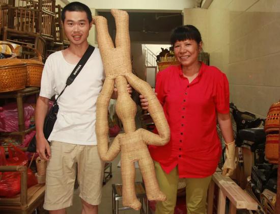 与竹编艺人杨丽唇合作装置作品《不周山》  2018年