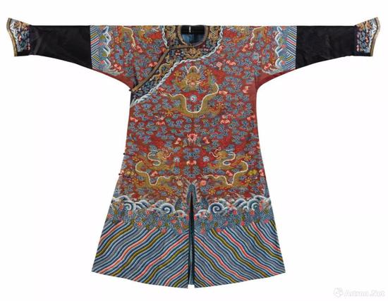 清十九世纪 酱地缂丝九龙纹吉服袍 148 x 206 公分