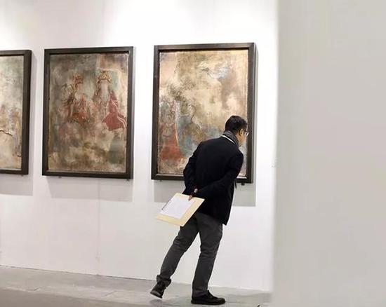 湖北美术学院油画系主任徐文涛在评选现场