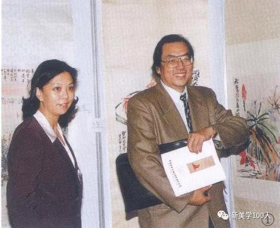 中国嘉德首拍预展,陈岩与当时中国嘉德拍卖经理王雁南