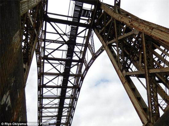 日摄影师两次远赴英国拍摄古老沃灵顿运输桥