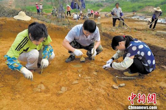 广州发现50余座春秋时墓葬及一批随葬品(图)_