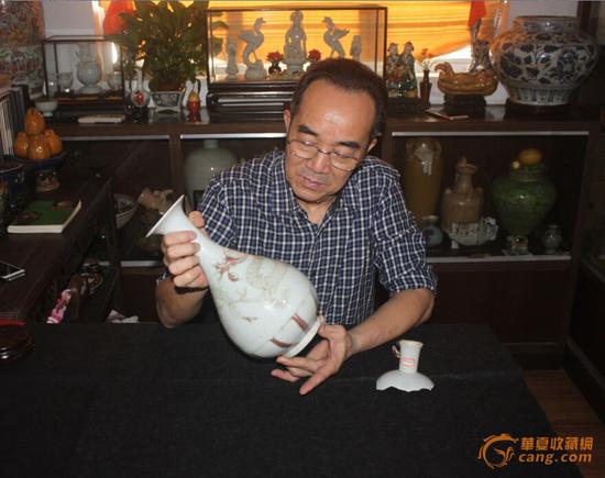 元釉里红是元代汉族传统瓷器烧造中,最具有代表性的一个品种。根据资深古陶瓷鉴藏家何满光介绍,元釉里红是陶瓷装饰历史上重要发明之一。