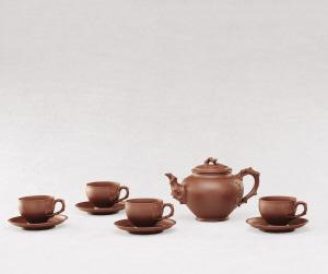 点击看大图 顾景舟制 九头咏梅茶具(中国嘉德供图)