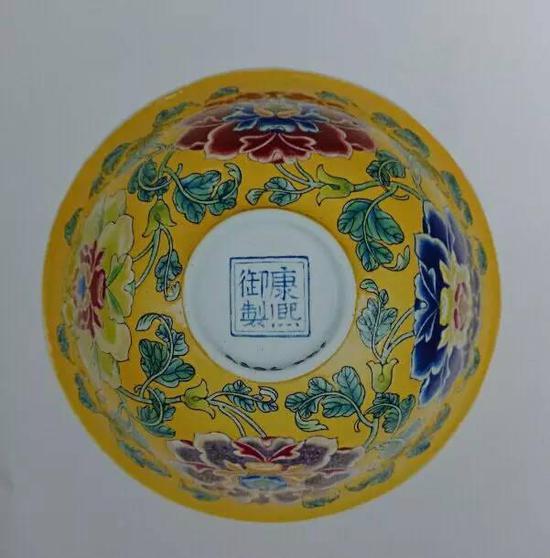 清康熙 珐琅彩牡丹纹碗 （碗底图）