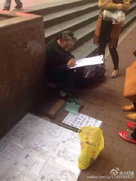 刷屏的卖画奶奶 为何拒绝救助?