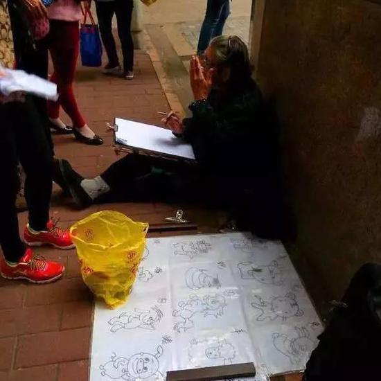 刷屏的卖画奶奶 为何拒绝救助?