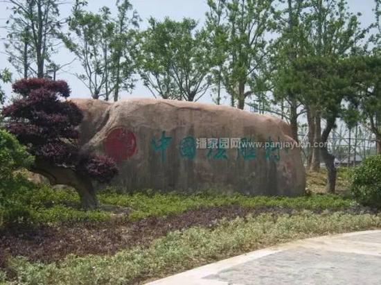 苏州,在很多文玩人眼中就是一个“圣地”,不为别的,就是因为它是全国最大的和田玉加工基地与核雕最大发源地。明清陆子冈就是出自苏州。