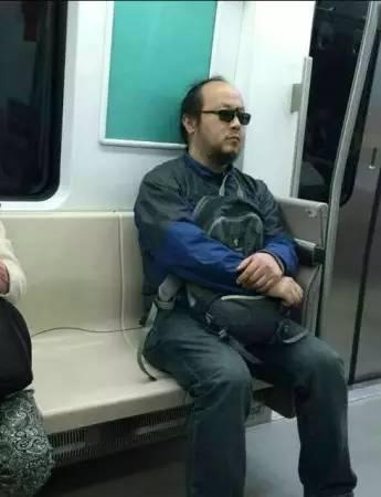 细数那些会画画的摇滚主唱
