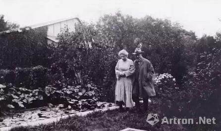 马蒂斯与夫人在伊西莱姆利诺的花园,1927年
