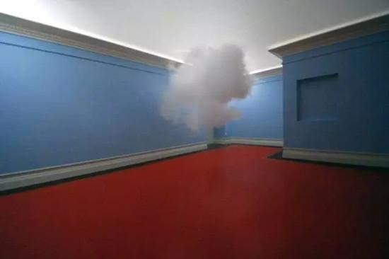 他能在房间里为你制造一朵真正的云彩