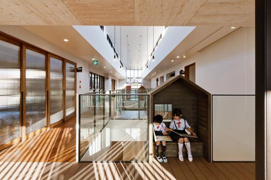 日本幼儿园设计专业户推出了可以捉迷藏的小房