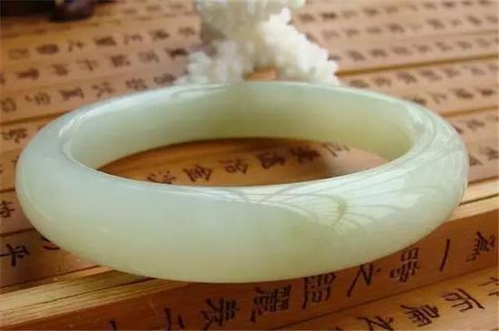 二、岫玉——看色 刀划