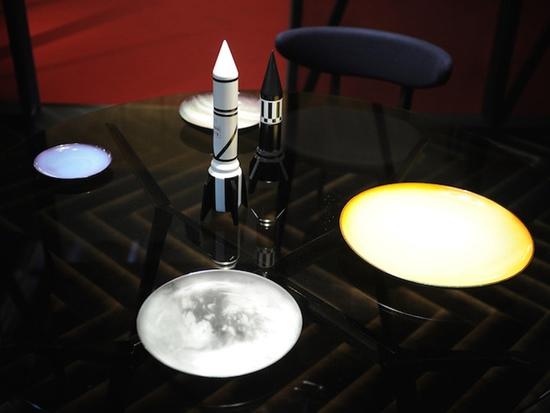 宇宙餐具：把太阳系装在盘里