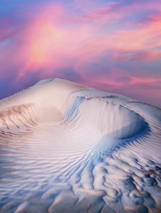 摄影师拍下白沙漠超现实美景,好像外星世界再现
