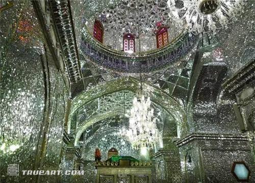 91岁伊朗女艺术家用4万块碎玻璃拼出的梦幻世界