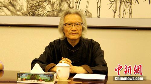 蕭玉田講述郵票創(chuàng)作故事。中國(guó)集郵總公司 供圖