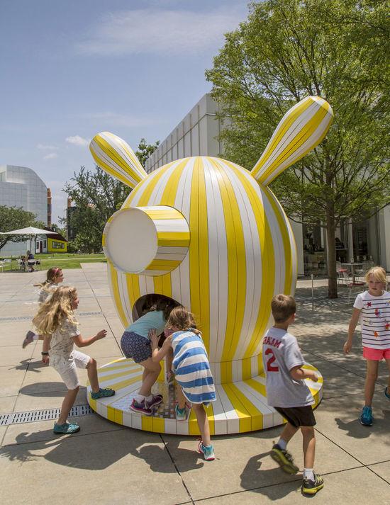 西班牙鬼才设计师 做了组给小朋友玩的巨大雕