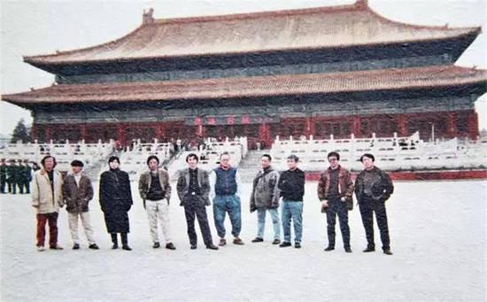 1996年在劳动人民文化宫举办同学联展“重复.开始”时留影。