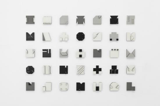巴西艺术家丽吉亚·佩普（Lygia Pape）的《日与夜之书》（Book of Night and Day）（1963-1976）图片：Courtesy of Hauser & Wirth, ©Projeto Lygia Pape.