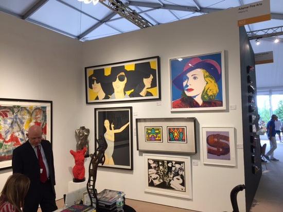 迈阿密Adamar Fine Arts展位。图片：artnet News.