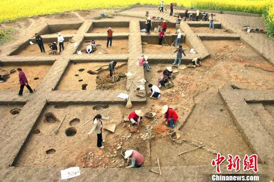 2005年，青观山宫殿基址发掘现场。(资料图) 钟欣 摄