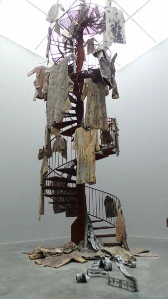 《心向往之（Sursum corda）》，混合材料，2006年。图片来源：汪珂宇