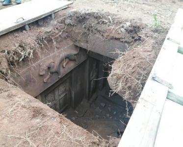 村民修房意外挖出南宋古墓 石刻文物最重达400斤 村民修房意外挖出南宋古墓 石刻文物最重达400斤