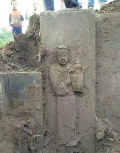 村民修房意外挖出南宋古墓 石刻文物最重达400斤