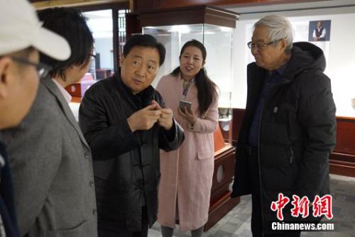 需要特别指出的是,国家博物馆馆长吕章申专程来到国中陶瓷艺术馆参观,并在展品中选取作品,作为国家博物馆收藏。
