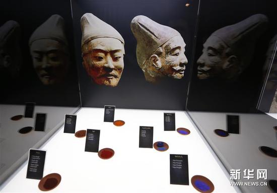 12月22日在比利时列日举办的“兵马俑——秦始皇的遗产展”上拍摄的展品
